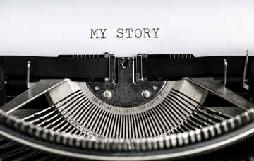Alte Schreibmaschine schreibt meine story